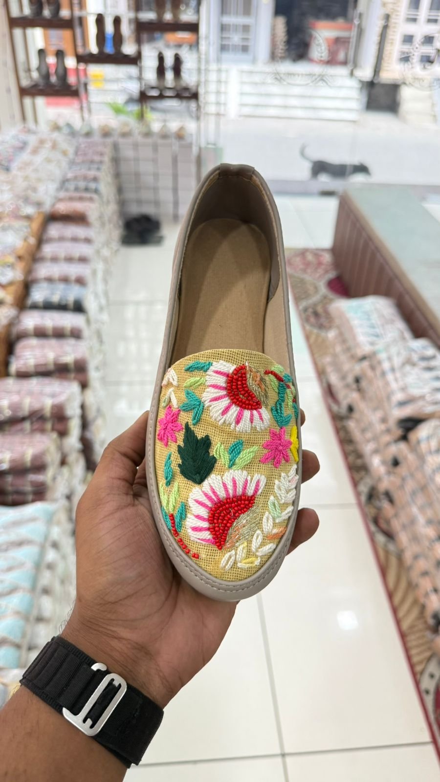 Mirror Work Embroidered Jutti